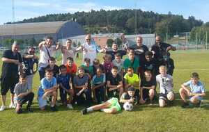 Message de Cédric Julliard,

Au programme décollage retour vers St Leu , clap de fin 🎬 d'une magnifique aventure humaine et sportive.Nos U12 sortent en 16ème de finale des play off A et nos U13 en 8ème des play off B...

L'heure est maintenant aux remerciements .

Nous avons lancé ce projet fou qui n'était à l'époque qu'un rêve la saison dernière et qui est devenu réalité cet hiver 😍-Tout d'abord merci au club et et plus précisément à notre nouveau comité directeur de nous avoir fait confiance et soutenu.-Merci aux parents qui nous ont suivi dans ce projet fou, nous ont confié leur enfant et qui leur ont offert ce beau tournoi.-Merci aux enfants d'avoir merveilleusement représenté le club sur et en dehors des terrains.-Merci à nos partenaires qui nous ont aidé à réaliser ce projet :

KFC-Steph Pyrotechnique-Immagine Of Margau-Pressing de Villers Sous St Leu-Caroline Séguy diététicienne-Carole Mahias-Restaurant l'Hardilière-5ème dimension Bruno Carret-Carrefour Villers Sous St Leu-Infirmière de Précy...

Et maintenant un grand merci à notre KOP les parents.Ces personnes de l'ombre qui ont permis aux enfants d'être beaux et propres tous les jours et qui se sont levées tôt pour encourager par tous temps...Pour finir un grand BRAVO à nos 3 parents éducateurs qui ont pris la route pendant 18h afin d'amener le VAN et tout le nécessaire au bon déroulement de cette belle semaine ❤️.Nous sommes maintenant prêts pour un nouveau projet la saison prochaine avec plus de générations 😉.Merci à Jorge notre responsable tournoi pour l'organisation de ces beaux événements 😉

Bonnes vacances

A l'année prochaine Allez St Leu 💚❤️